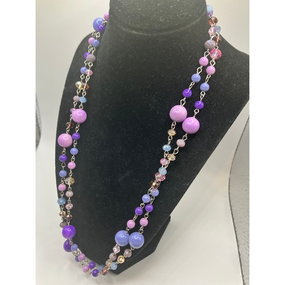 Purple Hues, Pink Crystals of Different Sizes Beads Necklace! - Picture 4 of 8
